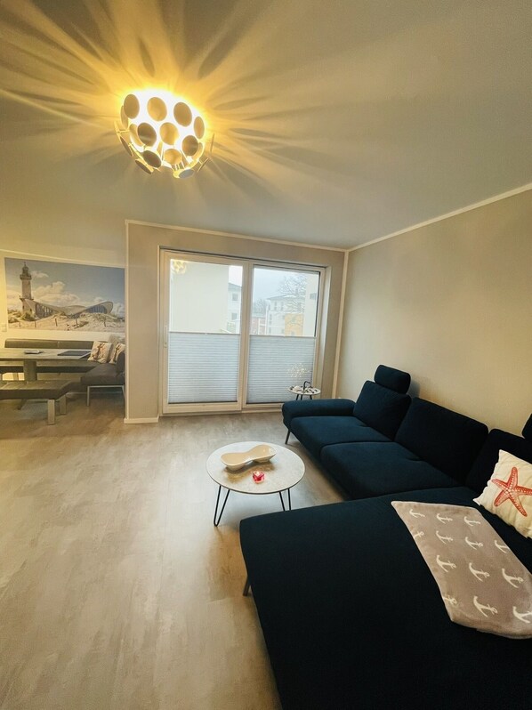 Fernseher, Kamin, DVD-Player, Stereoanlage