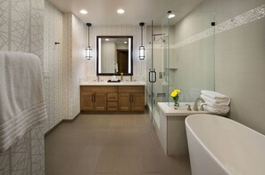 Combined shower/bathtub - Luxury Welk 2 Bedroom 2 Bath in Northstar Village (Truckee)