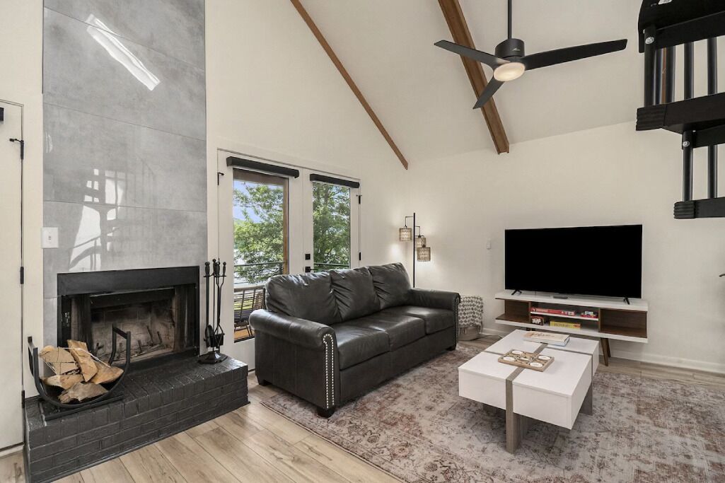 Télévision, cheminée