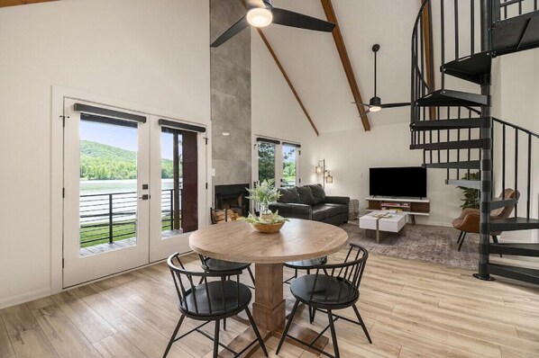 Dining - 1BR + Loft Lake Chatuge Cabin w/ Mountain Views (Hiawassee)