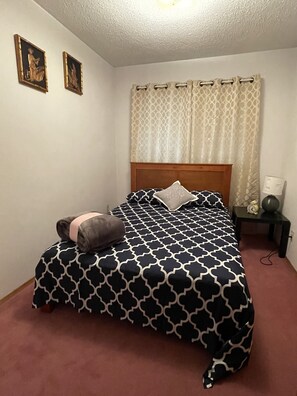 4 Schlafzimmer, Schreibtisch, Bügeleisen/Bügelbrett, kostenloses WLAN