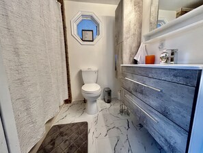 Combined shower/tub, hair dryer, towels, soap