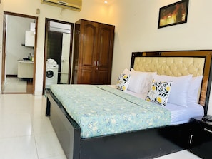 1 bedroom, iron/ironing board, free WiFi, bed sheets