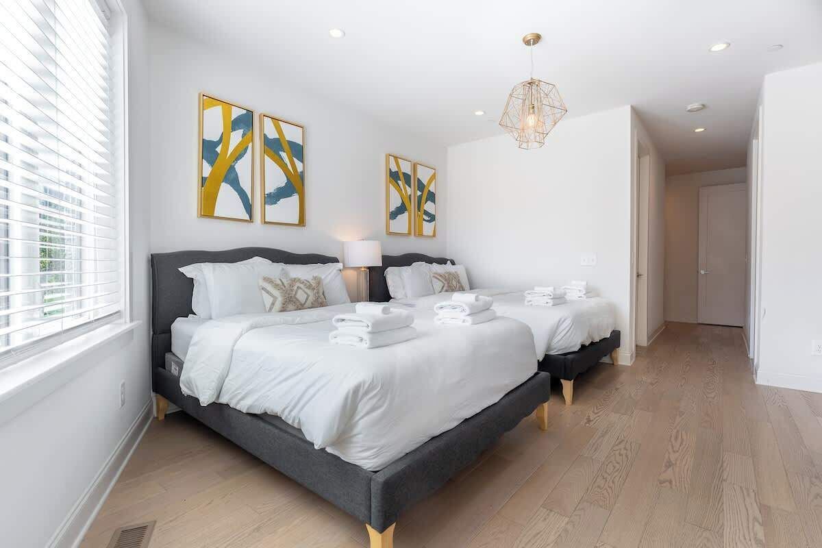 20 bedrooms, iron/ironing board, free WiFi, bed sheets