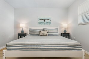 1 bedroom - 2-Bedroom Condo with Waterview Balcony - Tarpon - Welcome to our stunning two-bedroom condo room with a balcony! (Matlacha)