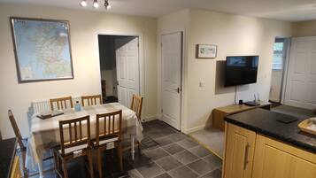 Luxury Cottage, Ensuite, Mountain View (The Cobbler Cottage) | Interior