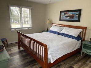 3 bedrooms, iron/ironing board, WiFi, bed sheets