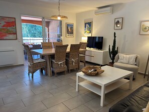 Dining - VILLA MAREA 7 PERSONS 100 M2 ALL COMFORT 3 BEDROOMS 4 MINUTES FROM THE BEACH (Sainte Lucie de Porto Vecchio)