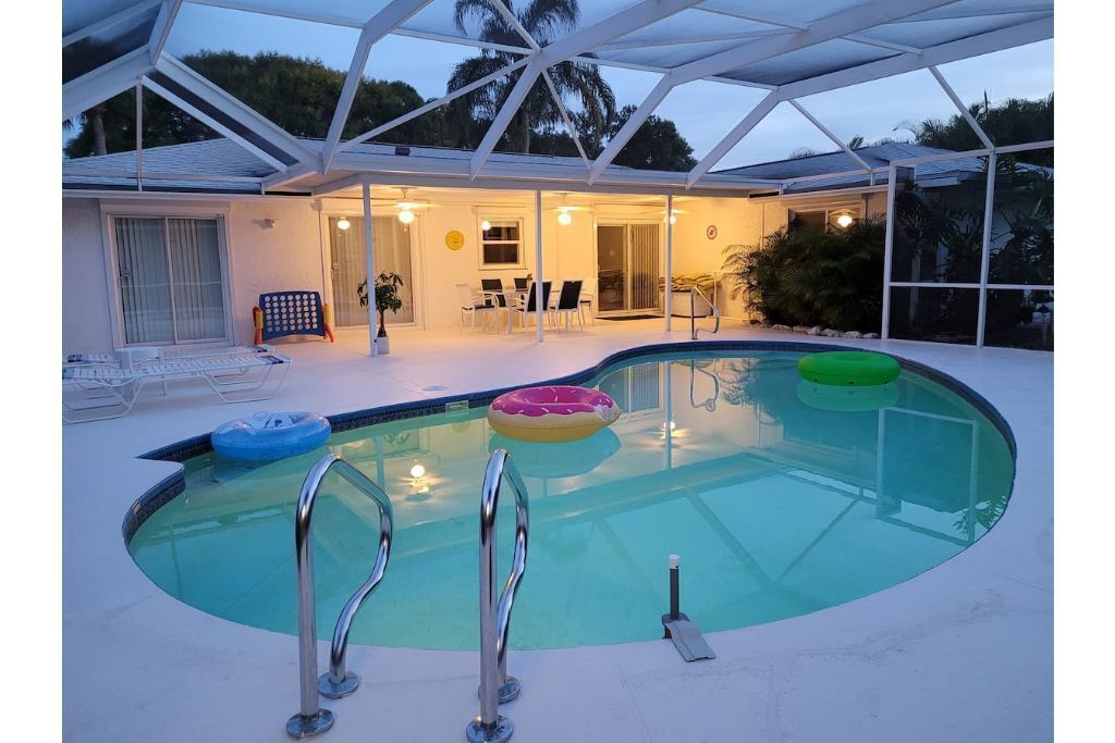 ☀ Tropical Vacation Home w/ HEATED POOL ☀