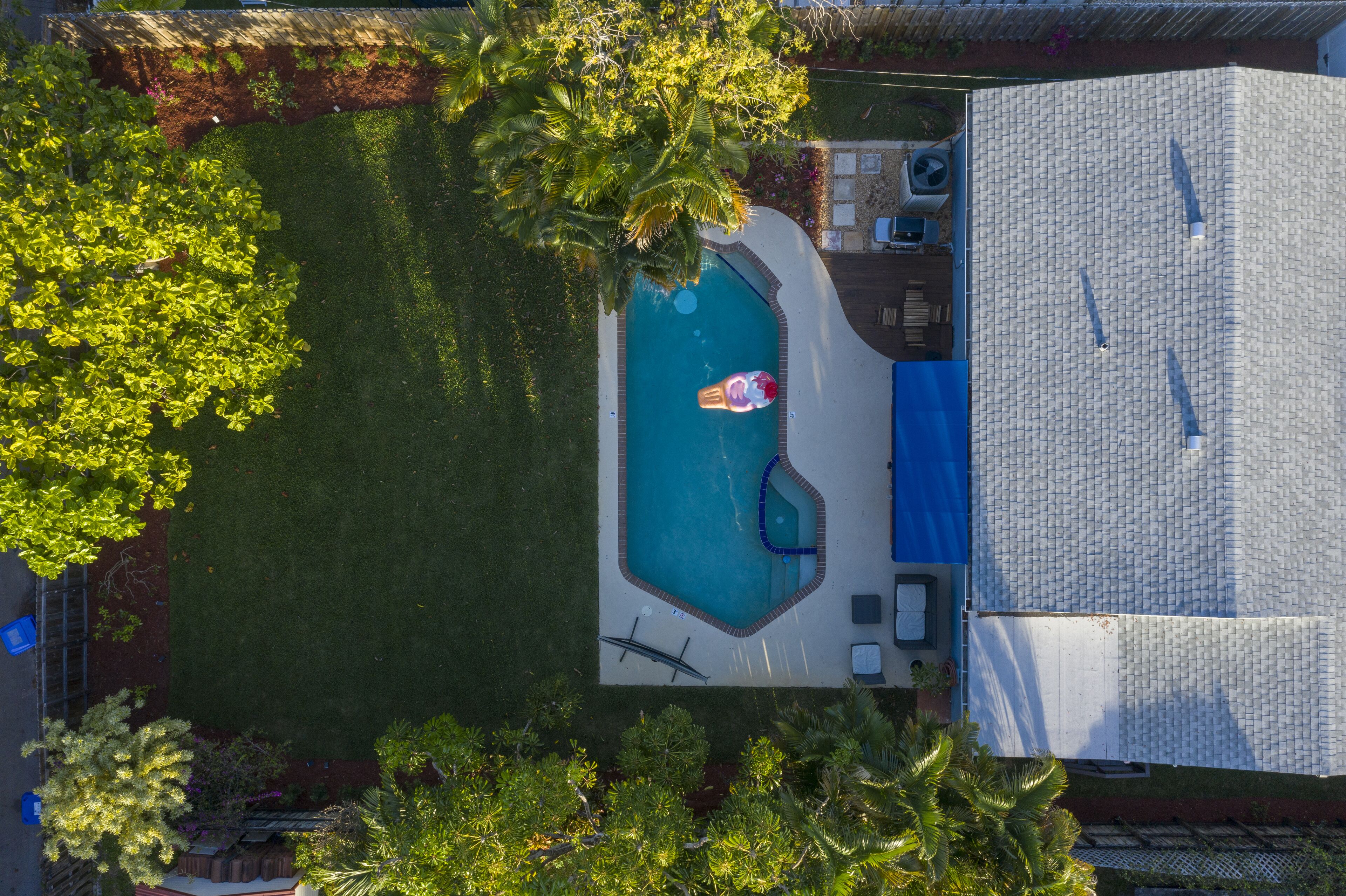 Stunning 3BR/2BA Hollywood Lakes House