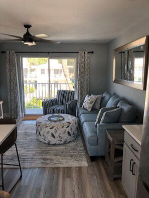 Smart TV - Waterfront one BR condo in beautiful Venice Beach FL. Pool, beach and marina.
 (Venice)