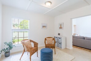 Interior - Coastal Getaway minutes from Siesta Key, America’s #1 Beach (Sarasota)