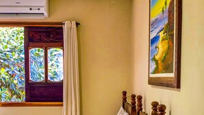 Minibar, wifi gratis y ropa de cama