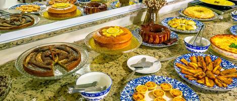 Gratis frukost med sjÀlvservering varje dag