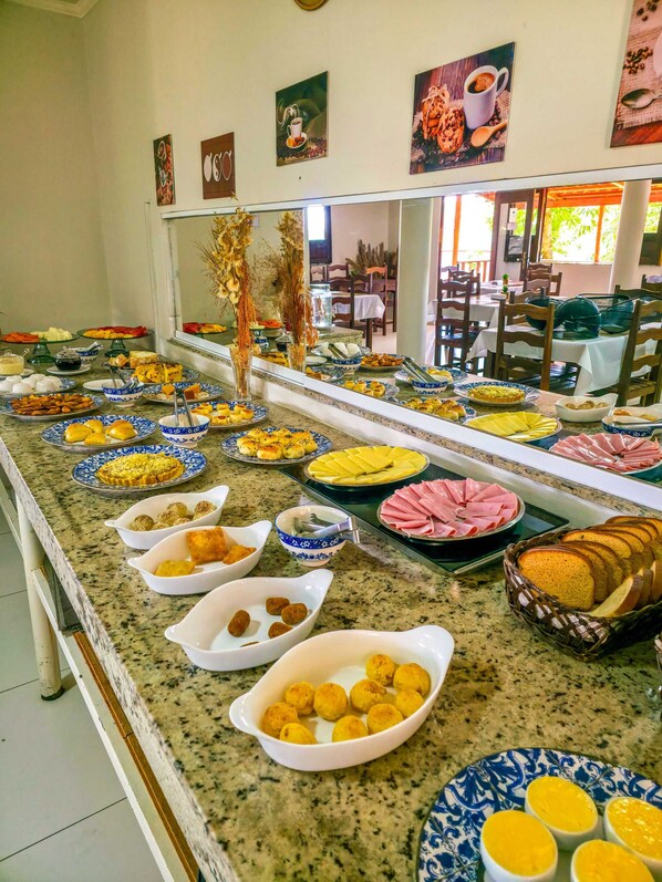 Breakfast buffet - Vila Sancar Pousada (Lençóis)