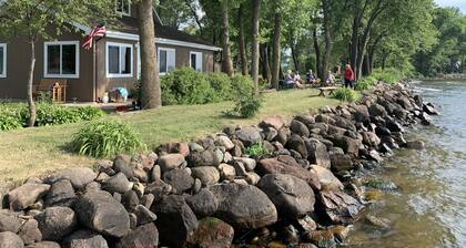 Cabin on MilleLacs Lake, stunning sunsets, dogs welcome, RV hookups