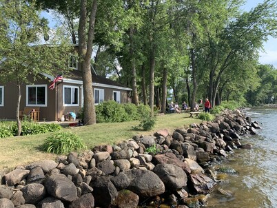 Entire Cabin on MilleLacs Lake, stunning sunsets, dogs welcome