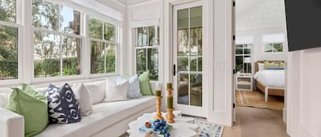 5 bedrooms, WiFi, bed sheets