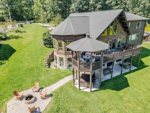 Outdoor dining - Lake Access, Dock, Hot Tub, Fire Pit , Free Golf + Pickle Ball (Swanton)
