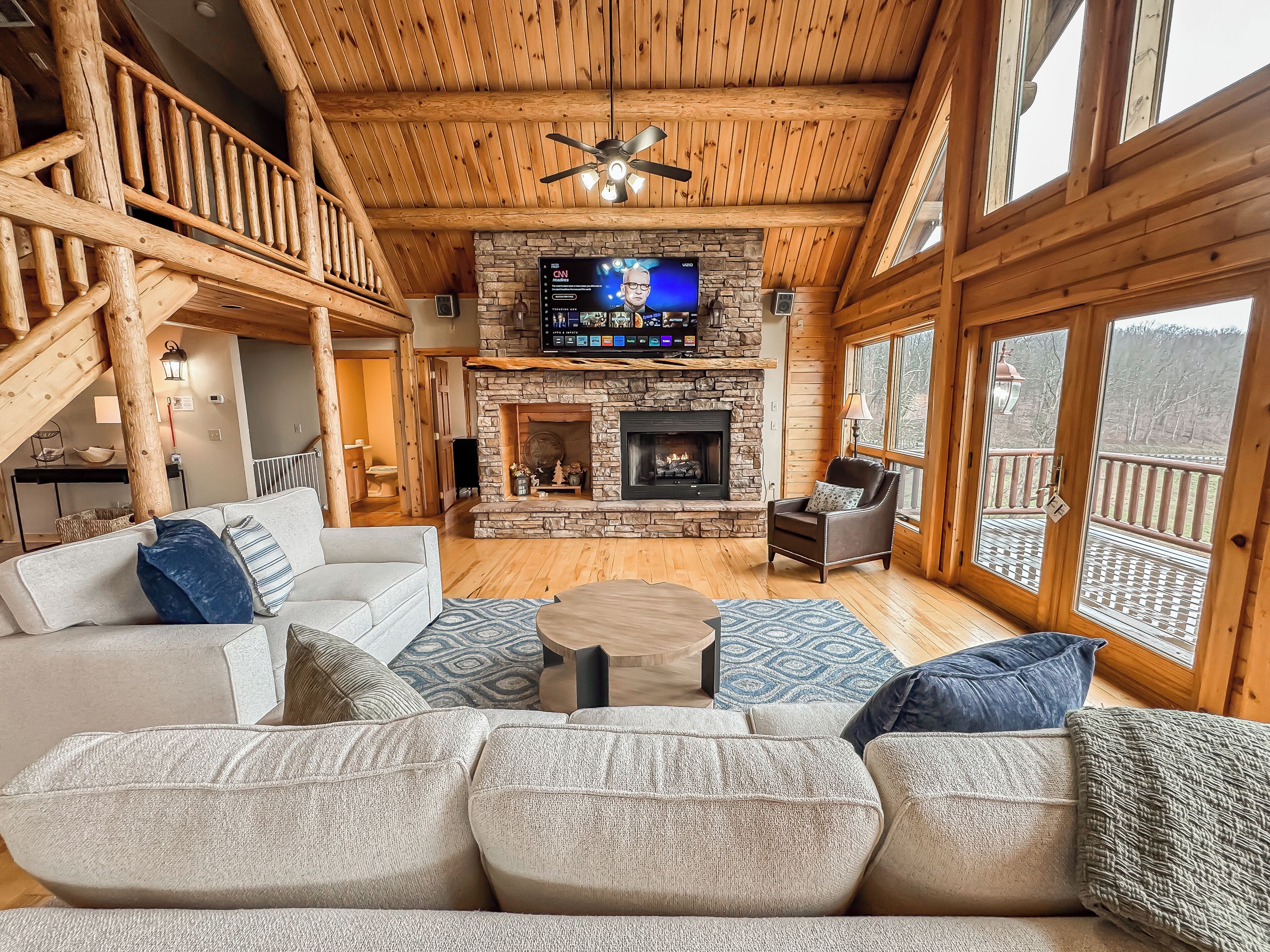 智能電視、壁爐、DVD 播放機、足球機