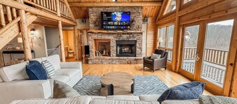 Lake Access, Dock, Hot Tub, Fire Pit , Free Golf + Pickle Ball