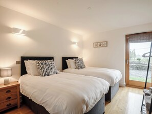 4 bedrooms, free WiFi, bed sheets