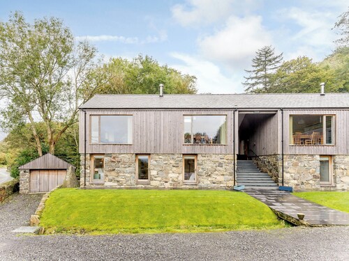 This striking home is ideally located between the beach and the hills.