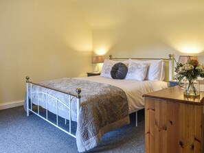 3 bedrooms, free WiFi, bed sheets - 3 bedroom accommodation in Shirley, near Ashbourne (Shirley, near Ashbourne)