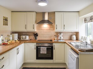 Dishwasher, highchair - 3 bedroom accommodation in Shirley, near Ashbourne (Shirley, near Ashbourne)
