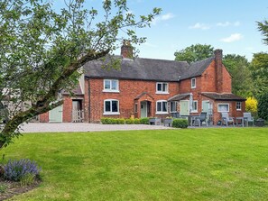 Exterior - 3 bedroom accommodation in Shirley, near Ashbourne (Shirley, near Ashbourne)