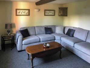 Fireplace - 3 bedroom accommodation in Shirley, near Ashbourne (Shirley, near Ashbourne)