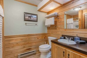 Bathtub, eco-friendly toiletries, hair dryer