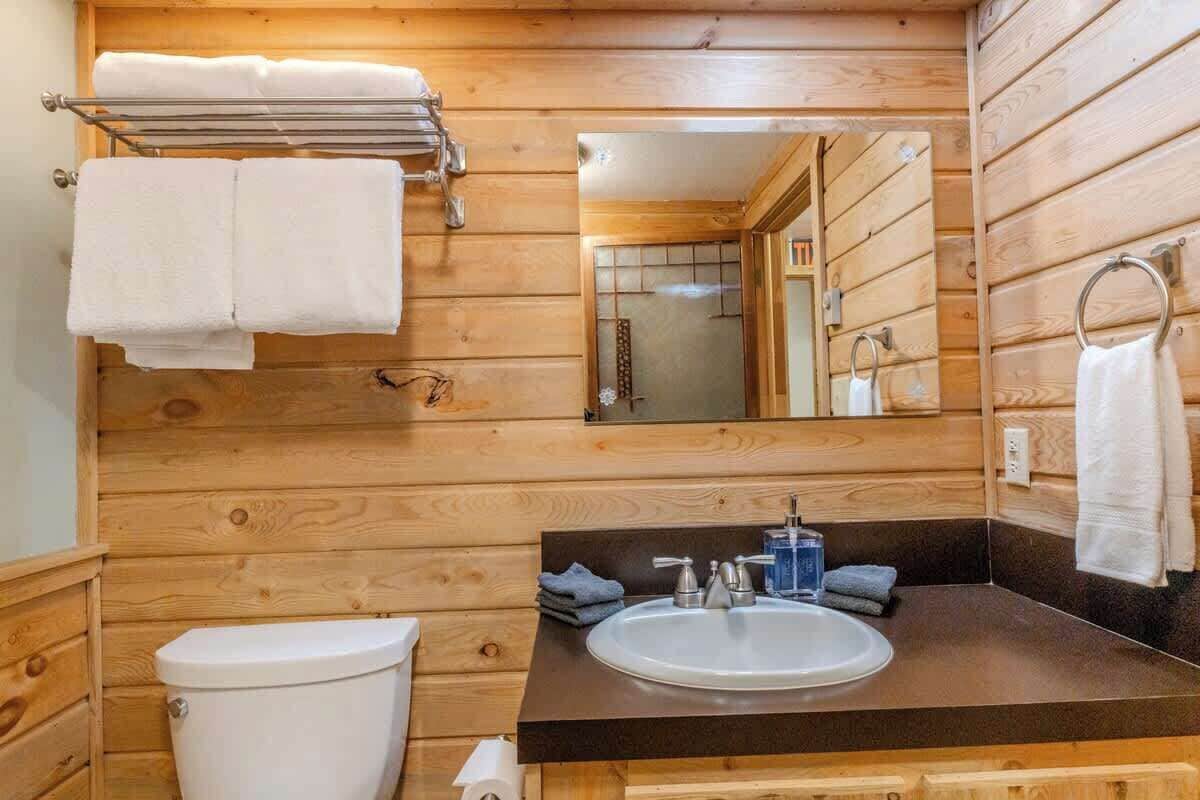Bathtub, eco-friendly toiletries, hair dryer, towels
