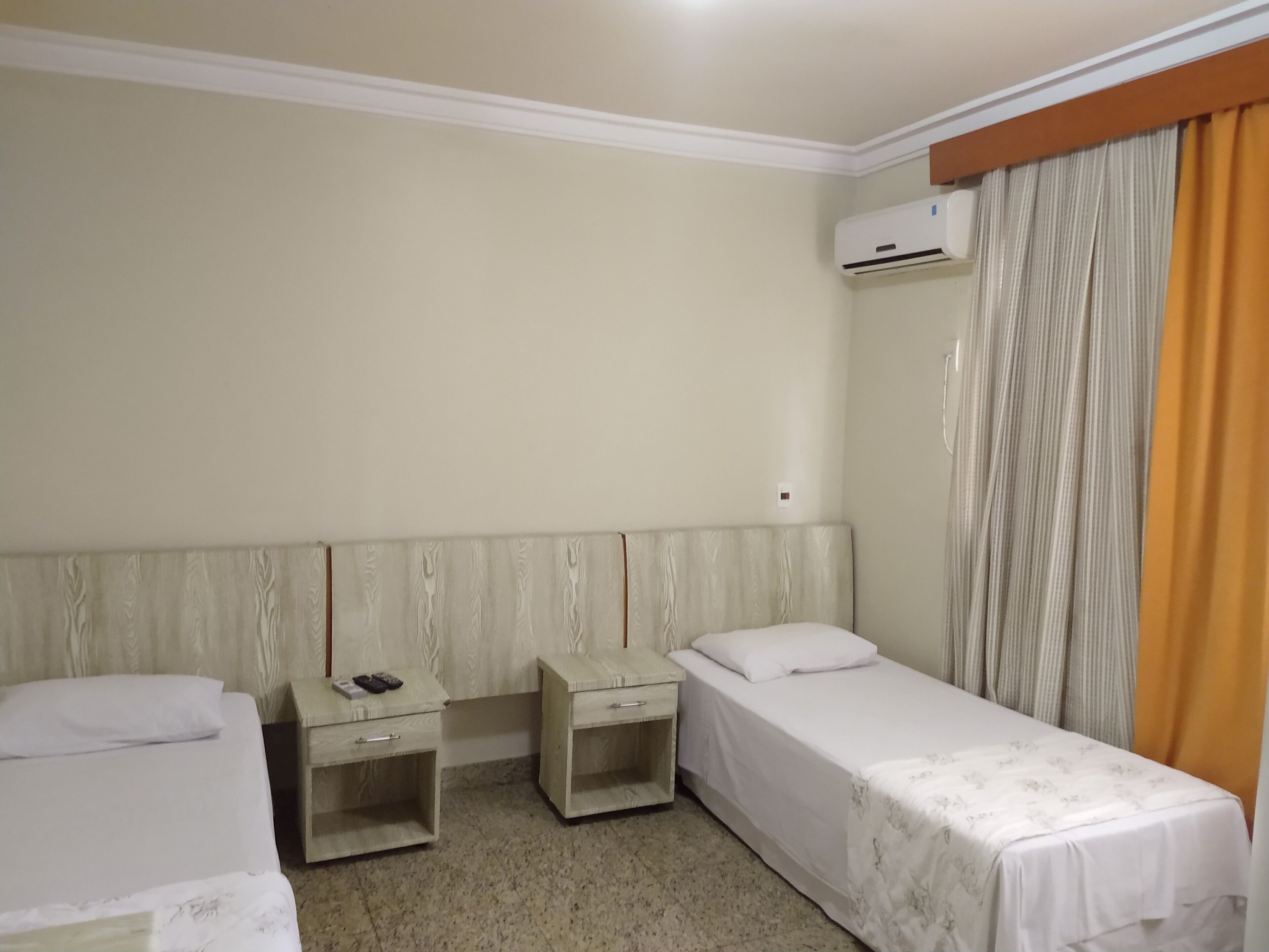 Minibar, wifi gratis, ropa de cama