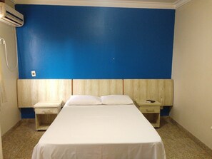 Deluxe-Doppelzimmer (Cama casal e cama extra) | Minibar, kostenloses WLAN, Bettwäsche