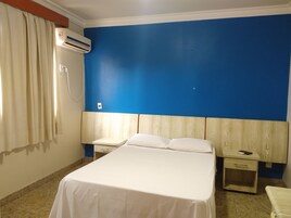 Minibar, wifi gratis y ropa de cama 