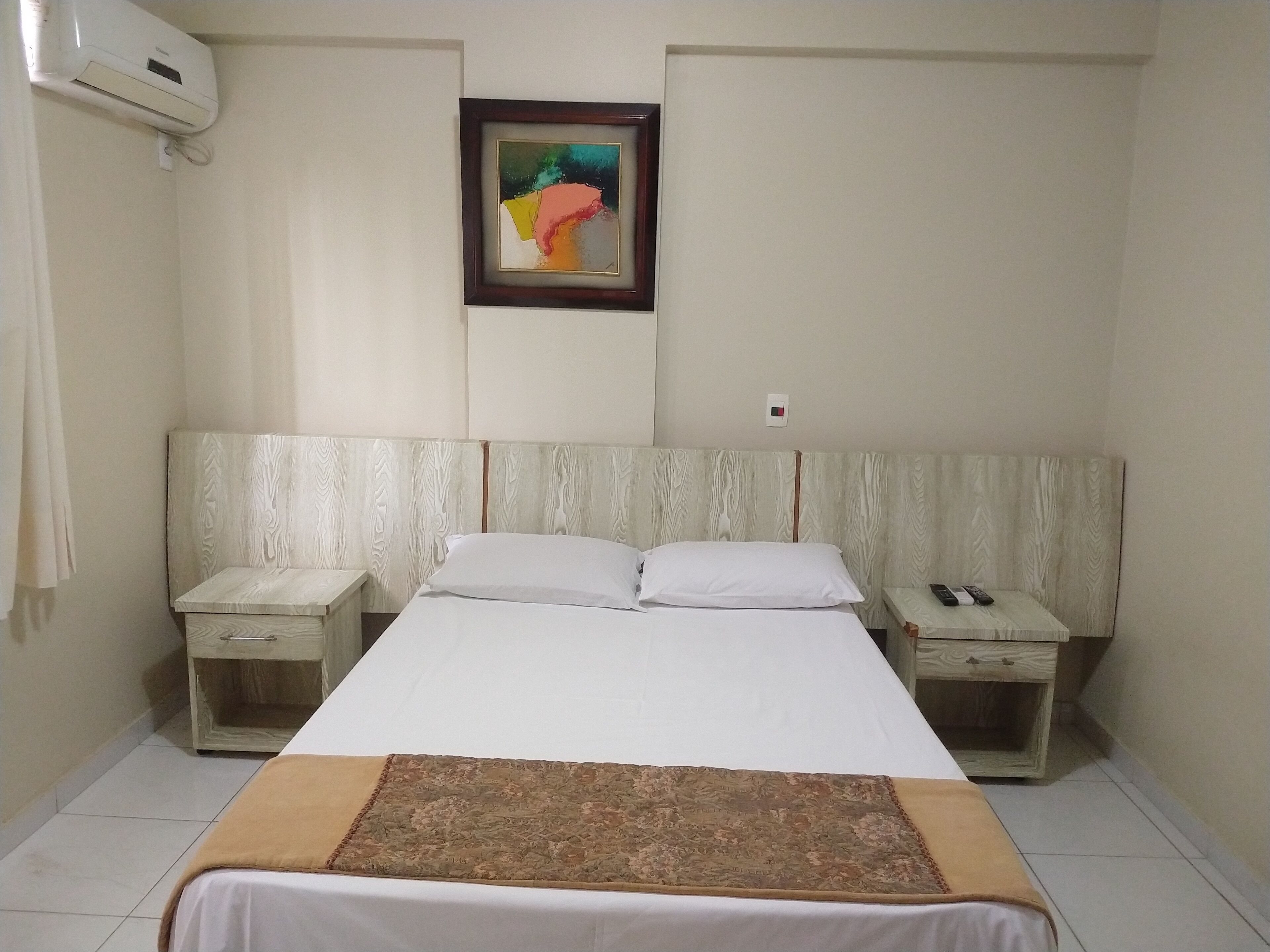 Minibar, wifi gratis, ropa de cama