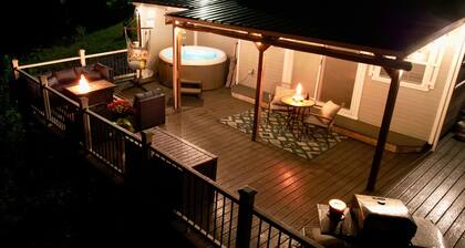Cozy Hot Tub Cottage!