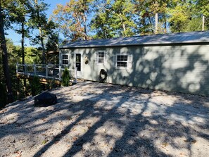 Exterior - Cozy Hot Tub Cottage! (Wellington)