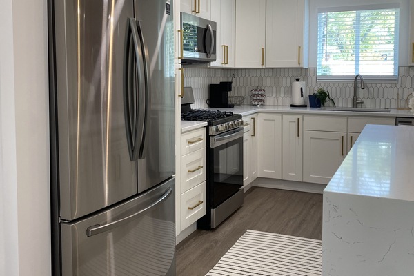 Refrigerador, microondas, horno, placa de cocina