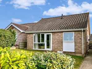Exterior - A lovely coastal property boasting private parking. (Cromer)