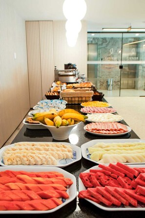 Free daily buffet breakfast - Regency Copacabana Hotel (Rio de Janeiro)