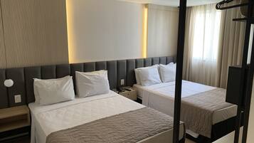 Minibar, caja de seguridad en la habitación, wifi gratis y ropa de cama