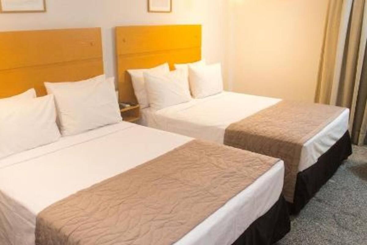 Minibar, caja de seguridad en la habitación, wifi gratis y ropa de cama 