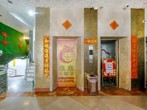 Reception - Vaccinated Staff - Capital O 824 Chinatown Lai Lai Hotel (Manila)