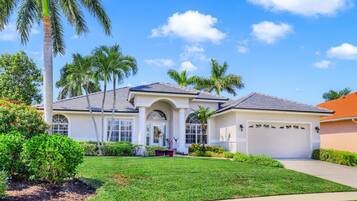 House, Berbilang Katil (100 Bonita Court) | Bahagian luar