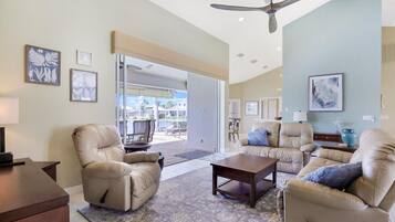 House, Berbilang Katil (100 Bonita Court) | Ruang tamu