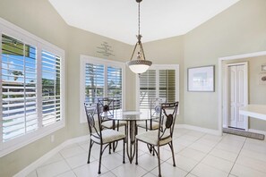 House, Multiple Beds (100 Bonita Court) | Private kitchen
