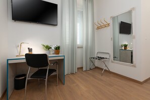 Kahden hengen superior-huone (yksi tai kaksi sänkyä) | Televisio