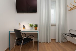 Superior-Doppel- oder -Zweibettzimmer | Essbereich im Zimmer